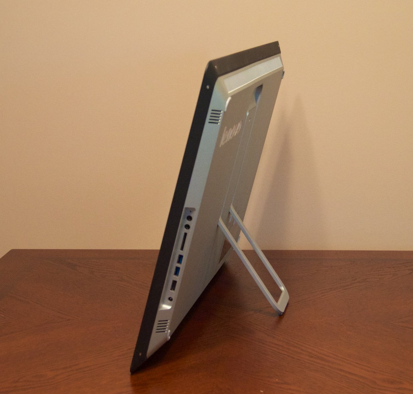 Hands On with Lenovo's Crazy 27-inch Horizon Table PC