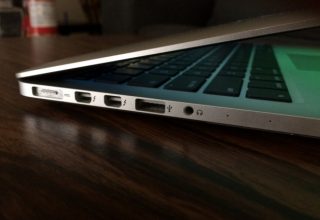 how to turn on macbook air after battery dies