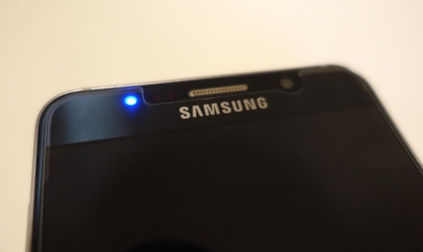 note 5 screen lights up for no reason