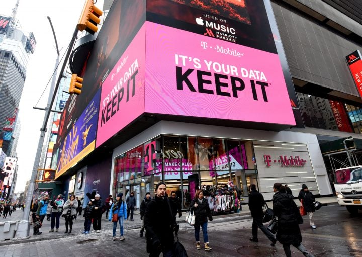 T-Mobile Times Square Store Açılış, 27 Ocak 2016 Çarşamba