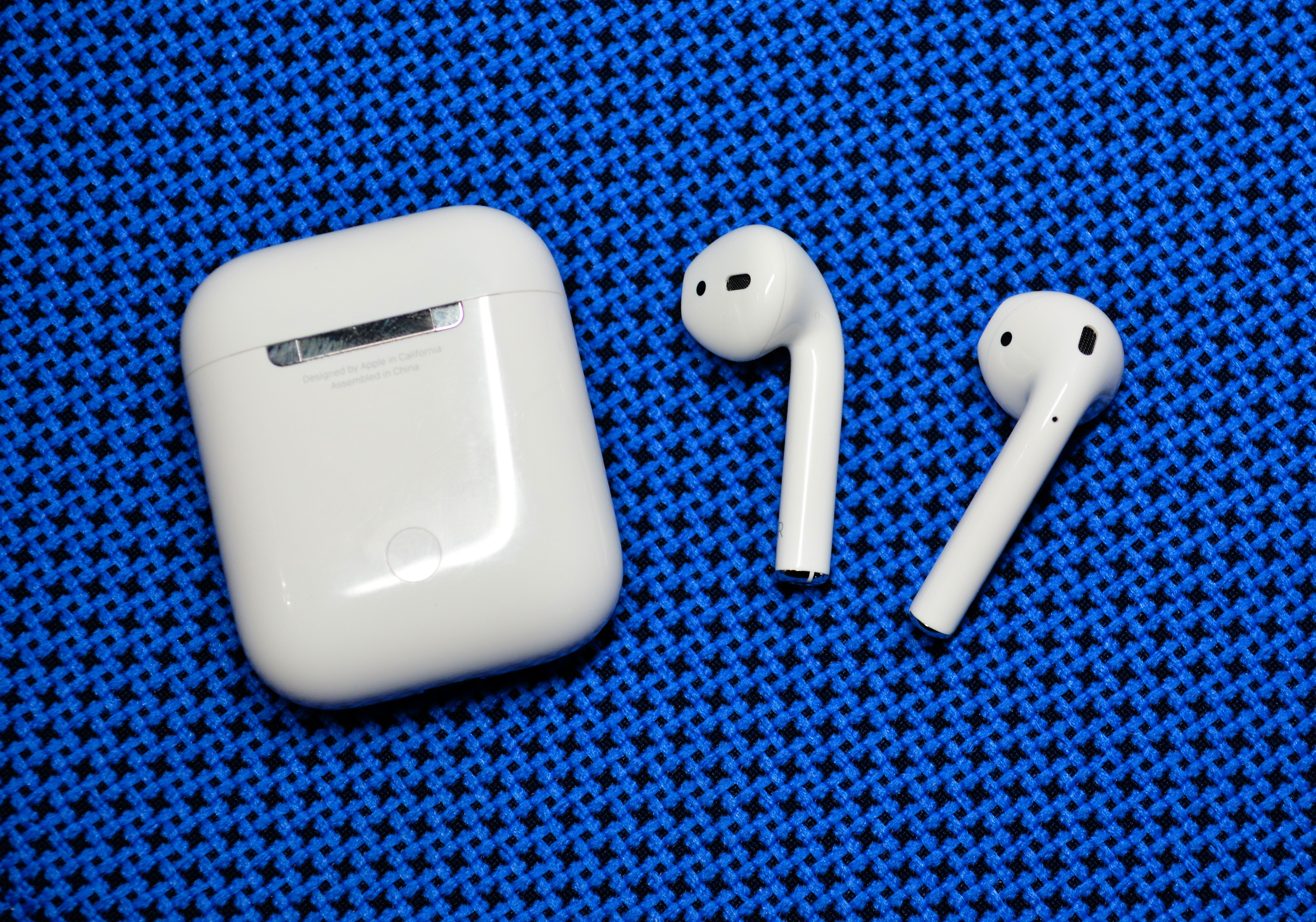 5 Common AirPods Problems & Fixes