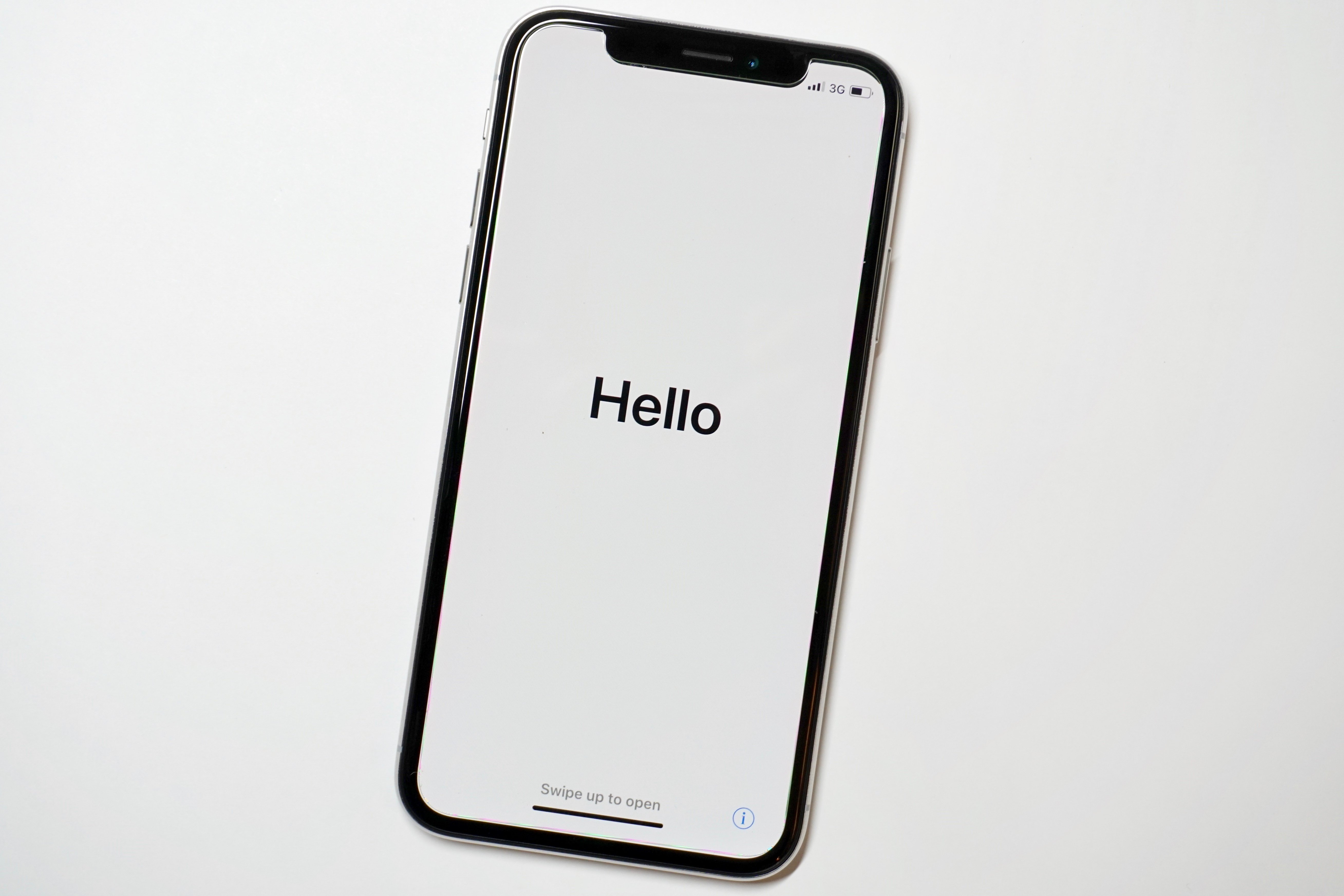 Алло айфон. Айфон Хеллоу. Экран приветствия айфон. Экран hello iphone. Приветственный экран айфон.