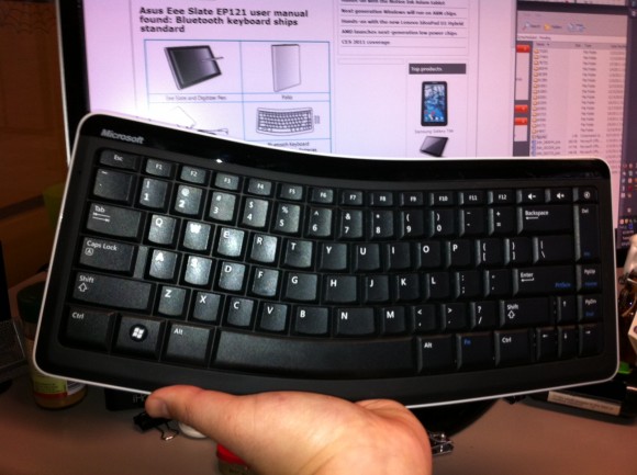 ASUS Eee Slate EP121 ships with Bluetooth keyboard, looks like mine